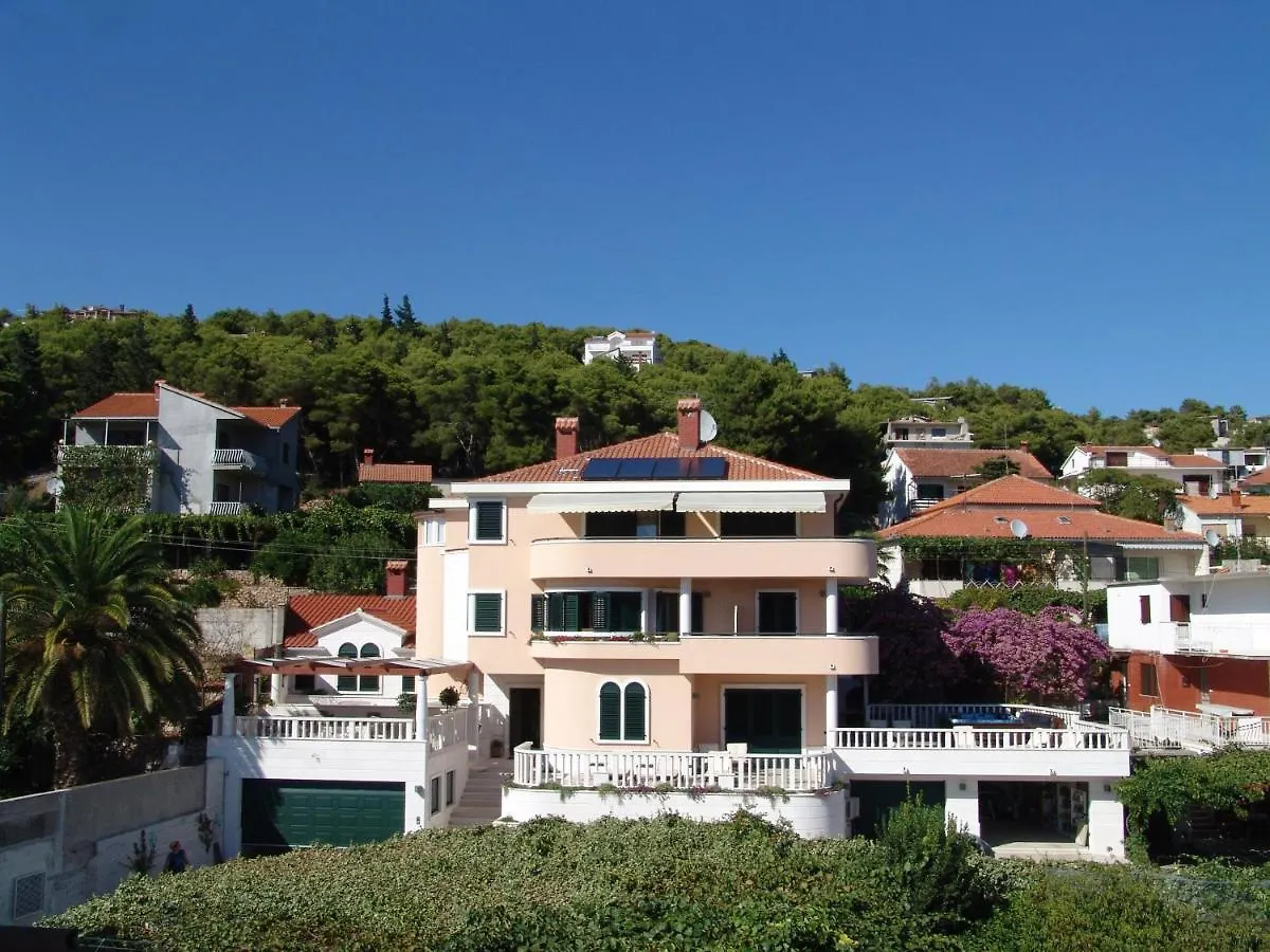 Seaside Apartments With A Swimming Pool Trogir - 7561 Croazia