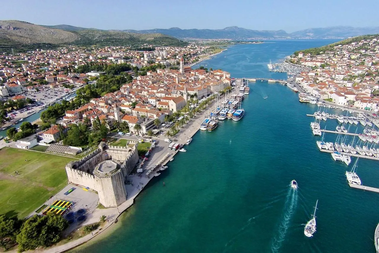 Seaside Apartments With A Swimming Pool Trogir - 7561