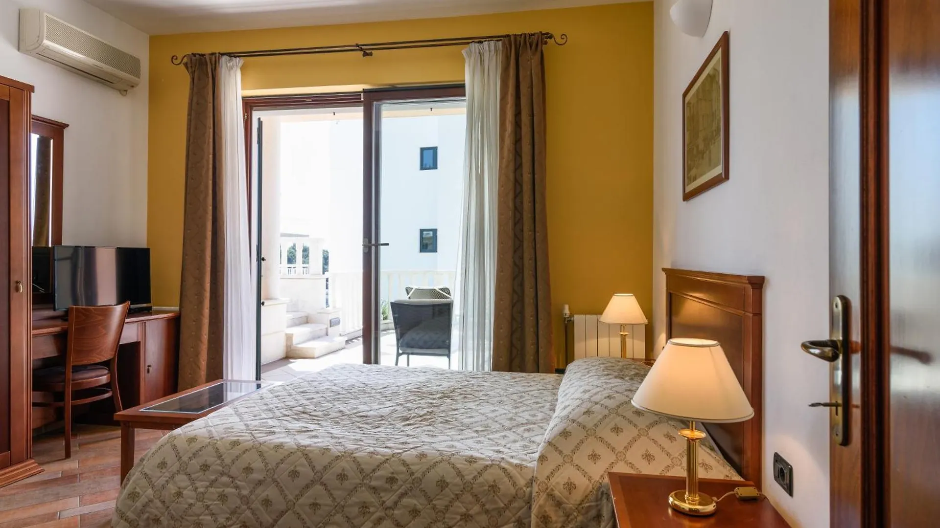 Seaside Apartments With A Swimming Pool Trogir - 7561